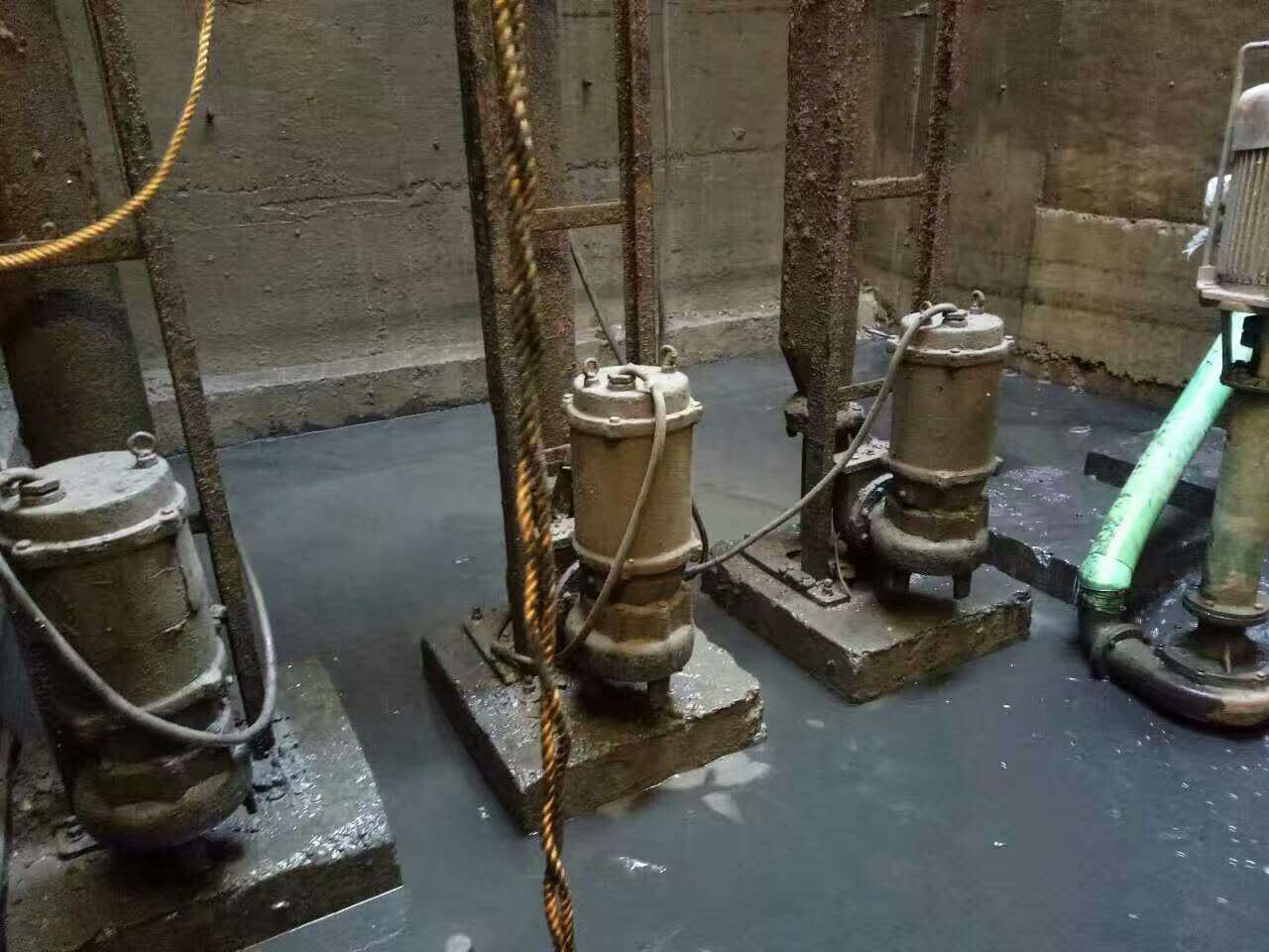 黟县污水池清理